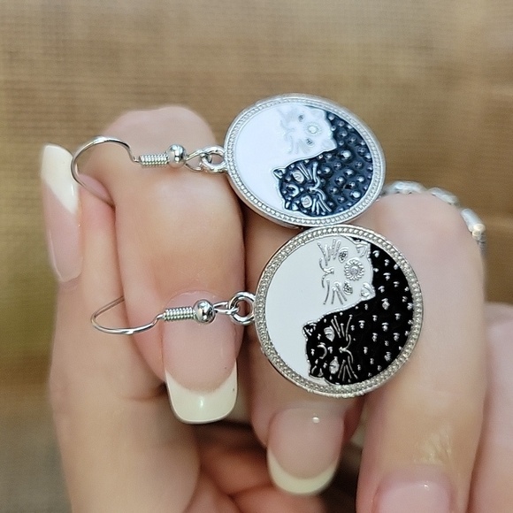 🔥LAST PAIR🔥 YIN & YANG CATS Charm Drop Earrings - Picture 3 of 7
